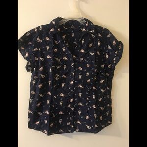 📎 Dark blue shirt.